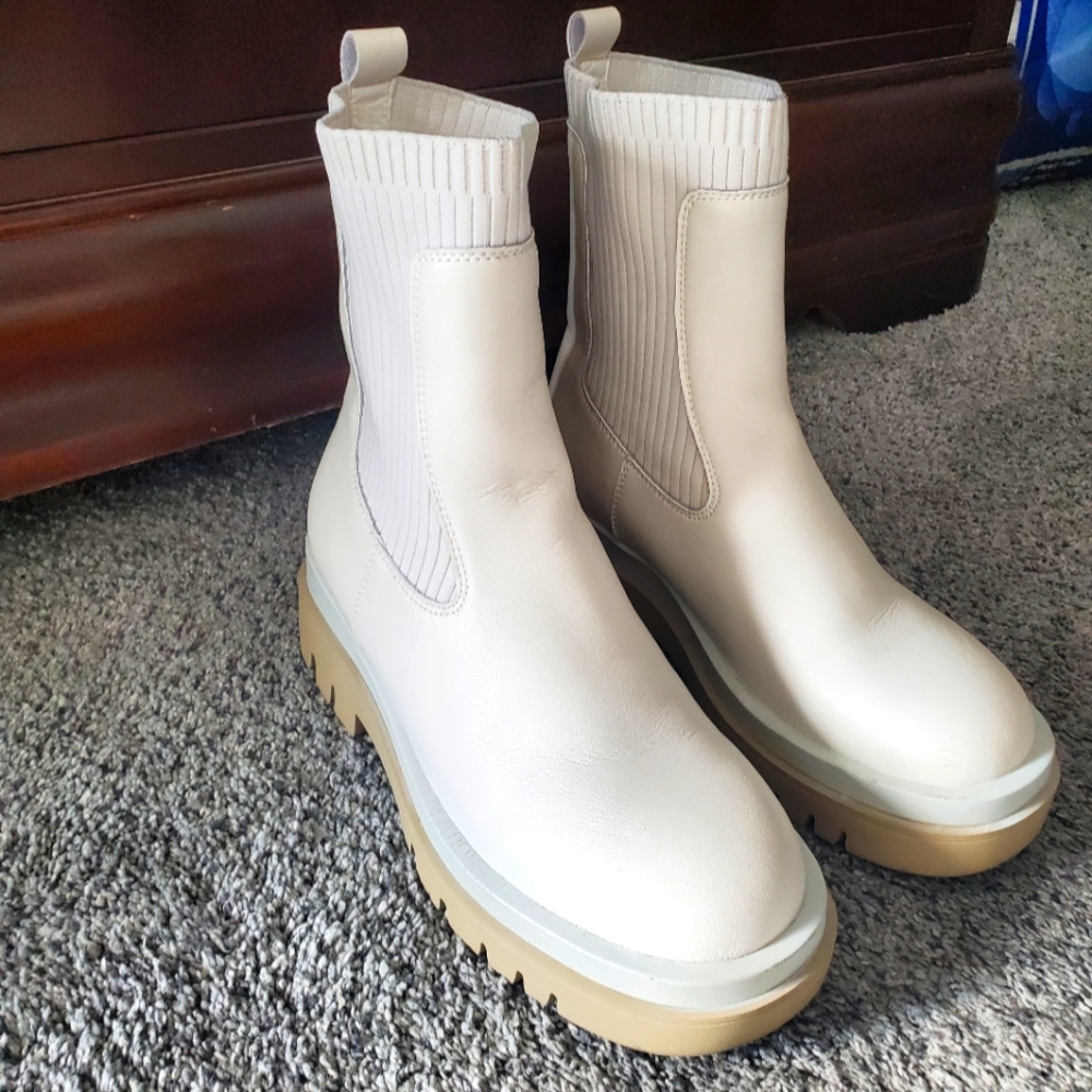 Vintage Havana Arctic Chelsea Boot, Off White, Size 8.5